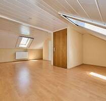 Straubing: Charmantes Reihenhaus mit Balkon, Terrasse und ausgebautem Dachgeschoss