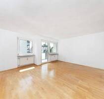 Ruhig gelegen in Germering: 4-Zimmer-Wohnung im 1. Obergeschoss mit Balkon, Kellerabteil und Außenstellplatz!