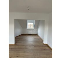 Viel Platz zum Wohlfühlen***4 Raum mit Einbauküche im Dachgeschoss - St. Egidien