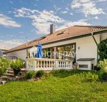 Vielseitiges MFH mit vermieteten Einheiten, Lagerhalle, Gartenpracht, exklusiver Ausstattung & Pool - Kappel-Grafenhausen
