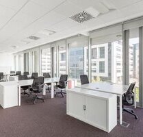 All-inclusive-Zugang zu professionellen Büroräumen für 5 Personen in Regus Mundsburg Tower - Hamburg Barmbek-Süd