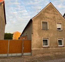 Ruhiges Wohnen im ländlichen Irxleben: Sanierungsbedürftiges Einfamilienhaus mit Gartenbereich!