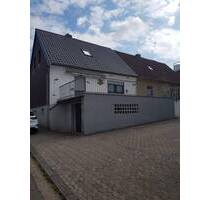Gepflegtes Einfamilienhaus mit großem Balkon und Garage im Haus, in ruhiger Sackgasse von St. Ingbert Nähe Innenstadt (zentral und doch ruhig) - Sankt Ingbert