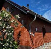 Charmantes Einfamilienhaus mit großzügigem Nebengelass in ländlicher Idylle in Rauen!