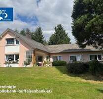 Charmantes Wohnhaus auf parkähnlichem Grundstück - Kinderbeuern