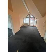 2,5 Zimmer-DG-Wohnung mit Balkon u. EBK in Kirchheim-Ötlingen - Kirchheim unter Teck
