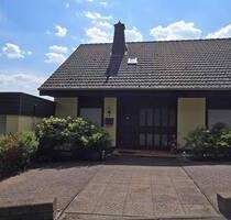 Flexibles Wohnkonzept: Traumhaus mit 4 Stellplätzen, Wallbox + Garage - Vöhl-Niederorke
