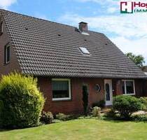 Alleinlage! Mit Grünland! Ein sehr gepflegtes Einfamilienhaus sowie ein altes Landhaus mit Nebengebäuden - Aurich Kirchdorf