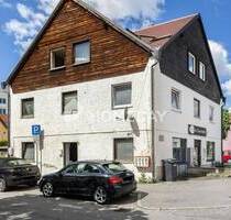 Solides Mehrfamilienhaus mit sechs Wohneinheiten, einer Gaststätte und Parkplätzen - Kempten (Allgäu)