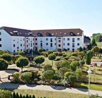 neu renovierte, helle 2-Raum-Wohnung im 2OG mit Balkon und Tiefgarage in bester Wohnlage von Waldheim