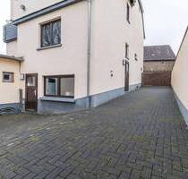 Freistehendes Einfamilienhaus mit Einliegerwohnung und Baugrundstück - Wehr