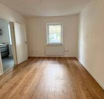 Kaulbachstraße ! Charmante, renovierte 3-ZW, 57 m², neue moderneEinbauküche, in ruhiger Lage, im Hochparterre - Nürnberg