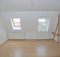 Gemütliche 2-Zimmer-Dachwohnung mit Einbauküche, Laminatboden & Badewanne - Weißwasser