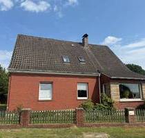 IMMOBILIEN GUMNIOR präsentiert: geräumiges Zweifamilienhaus auf großem Grundstück in Rheine-Mesum