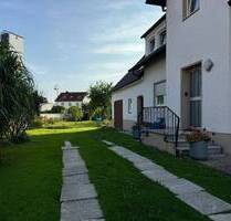 Zweifamilienhaus auf großem Grundstück im Herzen von Nordendorf