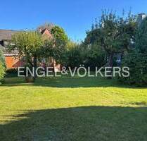 Sonniges, sehr gut geschnittenes Grundstück mit Altbestand - Hamburg Rahlstedt