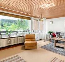Modernisiertes Wohnerlebnis mit Weitblick - Helle, möblierte 2-Zimmer-Wohnung mit Loggia & Waldblick - Schönwald