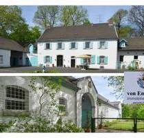 Vierkantgutshof von 1766 mit barockem Herrenhaus im Kölner Süden