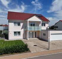 Einfamilienhaus mit viel Wohnraum , auch für 2 Generationen - Satteldorf