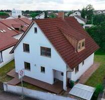 Gepflegtes Einfamilienhaus mit Garten und Option auf Einliegerwohnung freut sich in guter Lage auf Sie in Wettstetten-Nähe Ingolstadt