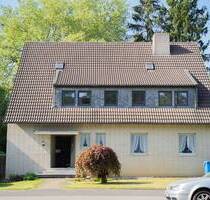 Einfach gehaltene, lichtdurchflutete 2,5-Zimmer-Wohnung in guter Lage direkt am Sollbrüggenpark - Krefeld