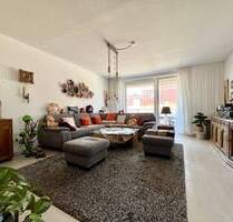 Modernisierte Vier-Zimmerwohnung mit Balkon und Marquardt-Küche - Frankfurt am Main