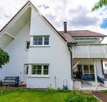 Großzügiges Zweifamilienhaus mit schönem Garten in Rechberghausen