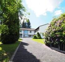 Viel Platz zum Leben - Großzügiges Anwesen auf 2.300 m² Parkgrundstück - Ransbach-Baumbach