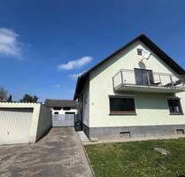 NEU! Teilsaniertes 1-2 Fam.-Wohnhaus mit 667 qm Grundstück und 2 Garagen in Dettenheim