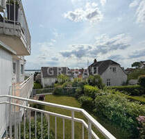 Mit dem Auto in die Tiefgarage: 4-Zi.-Wohnung mit Balkon und Blick auf Elbe und Süllberg - Hamburg Blankenese