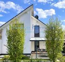 K 497 - MODERN - ZEITLOS - STILVOLL - Junges Einfamilienhaus mit Doppelpultdach und Garage auf parkähnlichem Grundstück! - Bedburg Kaster