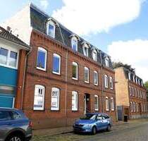 RENDSBURG-EIDERNÄHE: Renovierungsbedürftige und bezugsfreie 3-Zimmer-Altbauwohnung mit Balkon