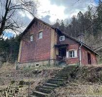 Ehemaliges Bahnwärterhäuschen am Elbradweg mit Blick in die Sächsische Schweiz - Reinhardtsdorf Schöna