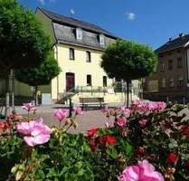 Großzügiges, vermietetes Wohn- und Geschäftshaus in zentraler Lage von Auma zu verkaufen - Auma-Weidatal