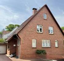 Solides 2-Familienhaus -Wohnen, vermieten, kombinieren – clevere Nutzung für Investoren und Familien - Brake