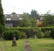 * RESERVIERT * Freistehendes gepflegtes Dreiparteienhaus schöner Garten und Garage - Wohnung im Erdgeschoss bezugsfrei - beliebter Wohnort Köln