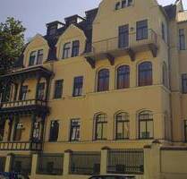 W2797 - 2R.-Dachgeschosswhg. m. Einbauküche, Balkon und Lift - Riesa Innenstadt