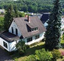 Otterberg: Freistehendes Zweifamilienhaus mit Garage und tollem Grundstück