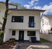 Schlüsselfertiger und energieeffizienter Neubau als DHH in idyllischer Lage! - Mehren
