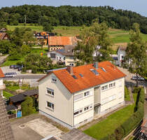 Schöne 2-Zimmer DG-Wohnung in Berg-Weiler mit Außenstellplatz