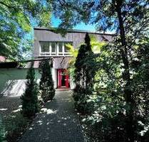 Dahlemer Bestlage direkt am Messelpark: geräumiges Architektenhaus mit Atrium-Garten - Berlin