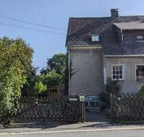 Einfamilienhaus (Doppelhaushälfte) und Garagengebäude auf Grundstück - Falkenstein Trieb