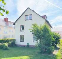 Wohlfühlen auf 56 Quadratmetern - helle Dachgeschosswohnung in ruhiger Lage in Weende - Göttingen Ernst-Fahlbusch-Straße