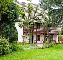 Restbauernhof mit Dreifamilienhaus und großem arrondierten Baugebiet - Reichshof Sinspert