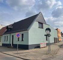 Charmantes Stadthaus mit Sonnenterrasse und Garagen - Calbe (Saale)