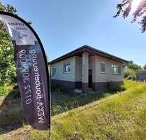 Unterkellerter Bungalow (57 m²) und 2 Garagen zum Abriss auf 900 m² Traumbauland ! Im Alleinauftrag in Panketal