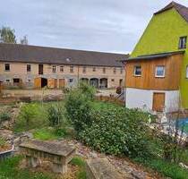 3-Seiten-Bauernhof: großes Grundstück, Scheune, Wohnhaus, Stall- und Wirtschaftsgebäude; Mietkauf mgl. - Naundorf Kemmlitz
