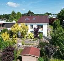 Einfamilienhaus mit liebevoll gestaltetem Gartenparadies und Ausbaupotenzial im Dachgeschoss - mit toller Fernsicht in Bad Emstal-Sand