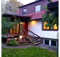 MEHRFAMILIENHAUS - TOP LAGE - SCHÖNE AUSSTATTUNG - Erbpacht bis 2071 - 328,39 m2 WflNfl - 2 WE frei 1 x vermietet - Halstenbek