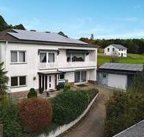 FREUDENBURG: GROßZÜGIGES ZWEIFAMILIENHAUS MIT IDYLLISCHEM GARTEN AUF 10 AR GRUNDSTÜCK
